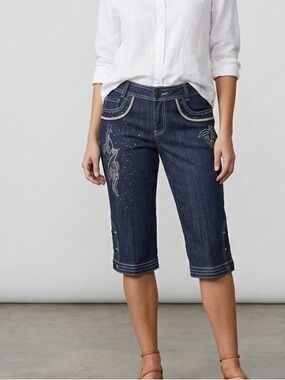 Blue Identity Embellished Y2K Dark Wash Denim Capri’s. Woman’s Size 8 (32x15.5)
